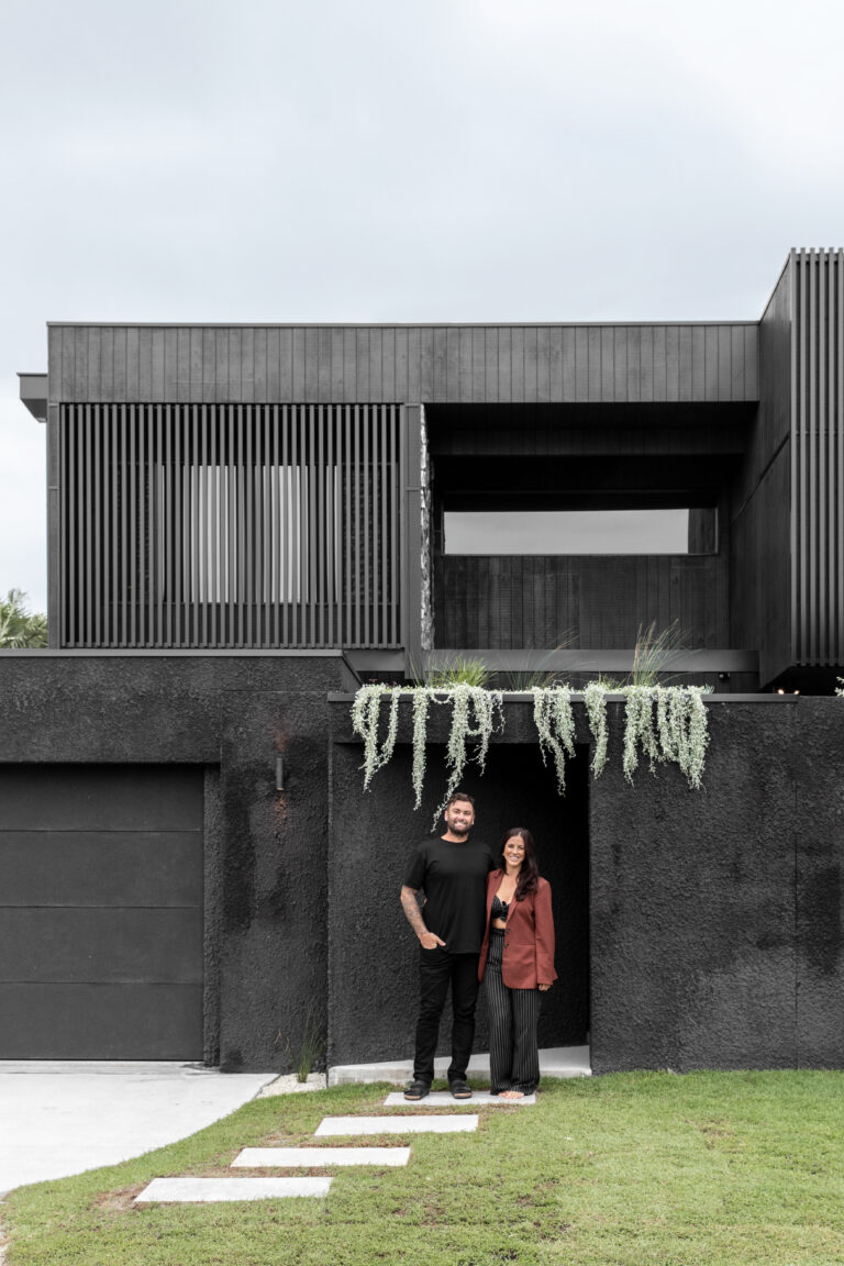 BEHIND THE DESIGN | ONYX: LUXURIOUS DARK INTERIORS IN MODERN HOME DESIGN