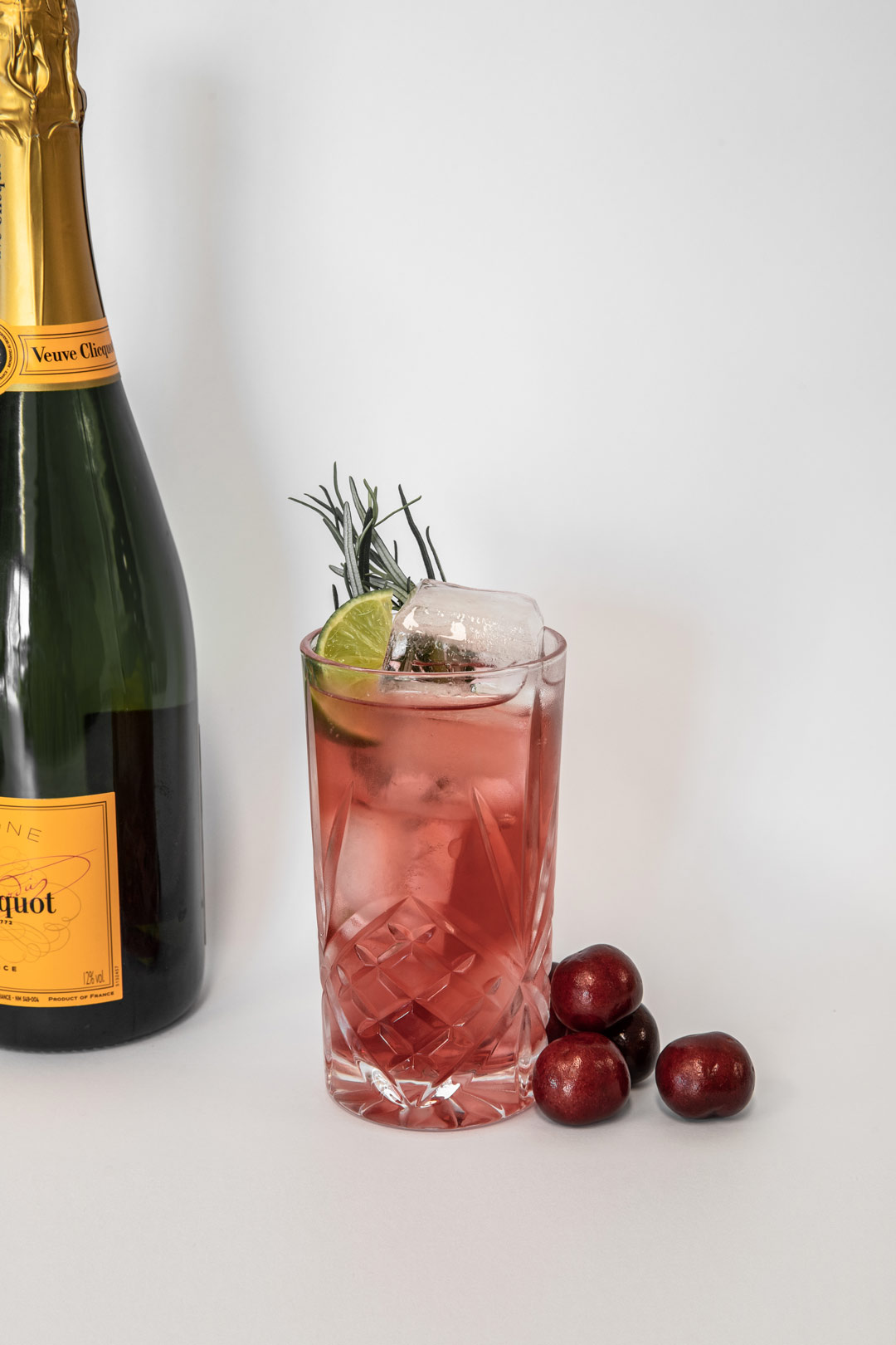 Easy Christmas gin fizz cocktails a tom collins style drink with cranberry and champagne or prosecco