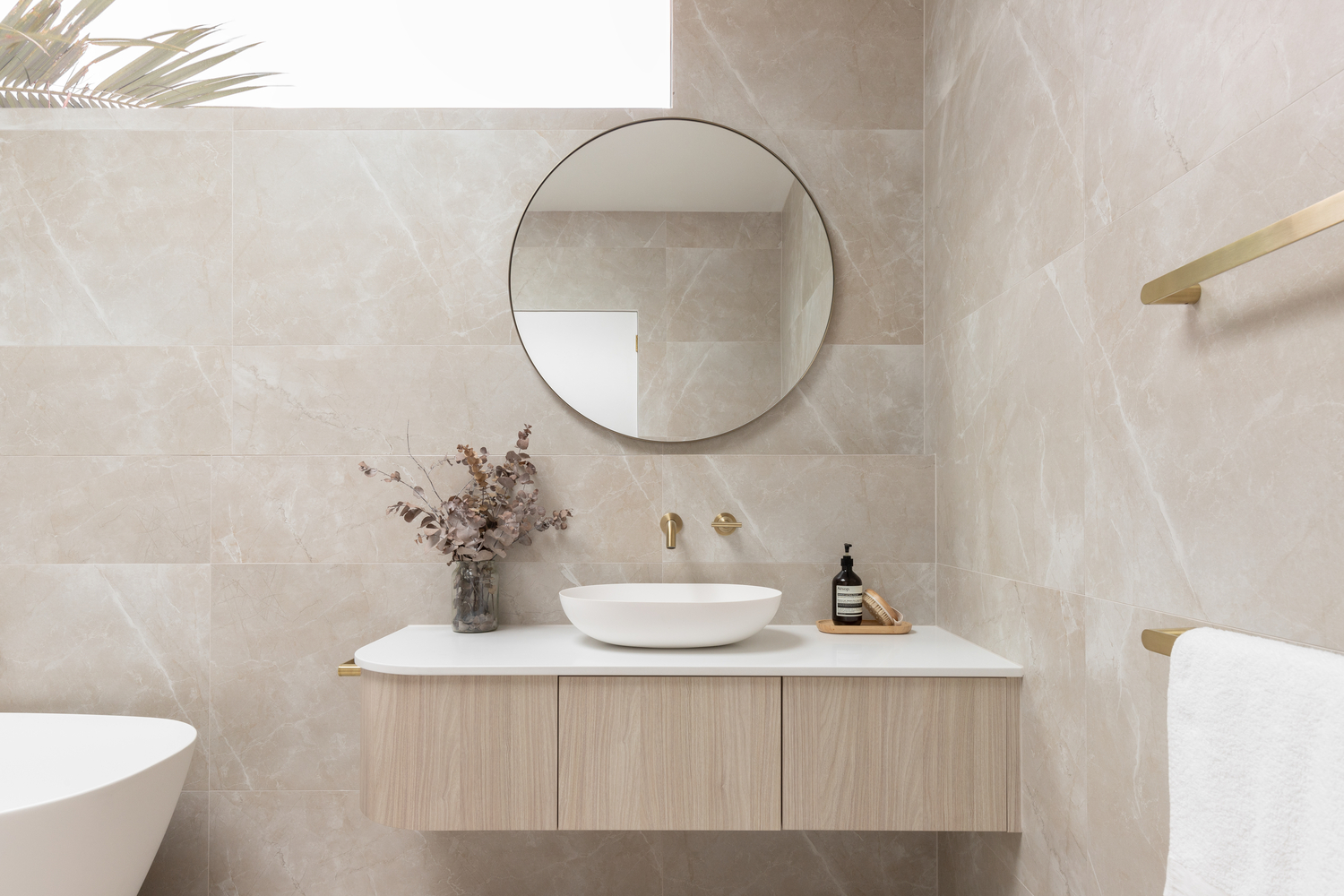 Pros-and-cons-of-above-counter-basins-1