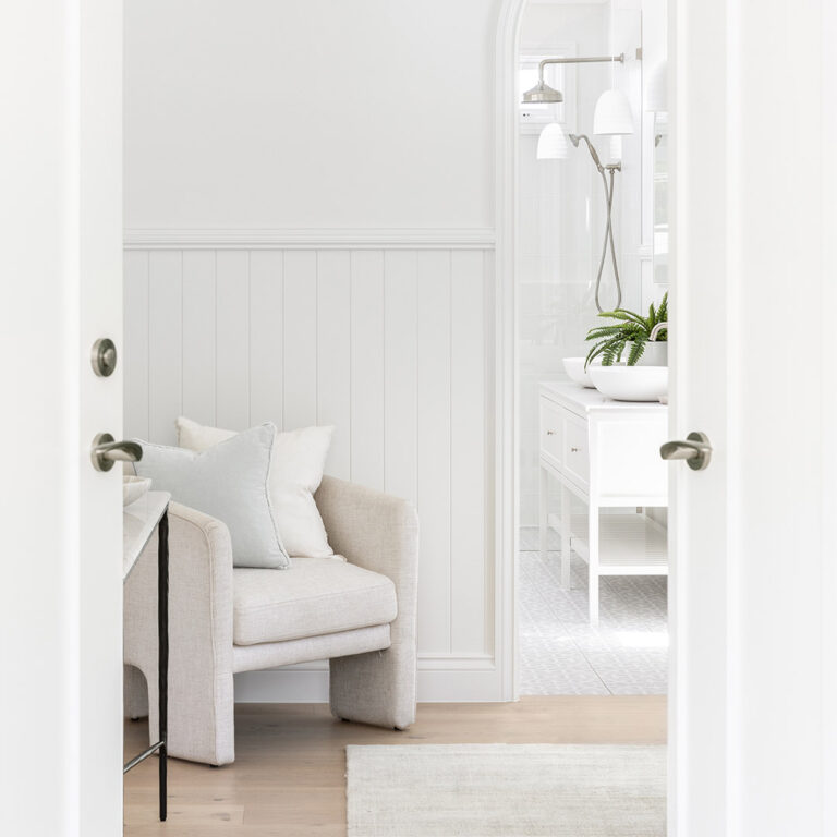 15 Tiny Ensuite Ideas to Encourage Spaciousness